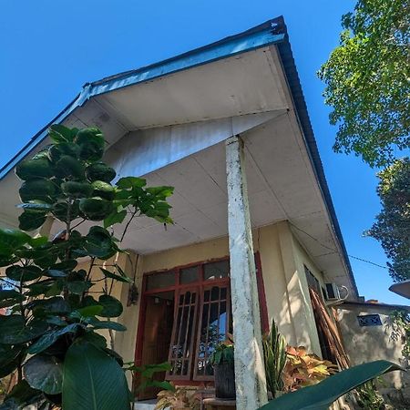 Agus Family Homestay ラブハン・バジョ エクステリア 写真
