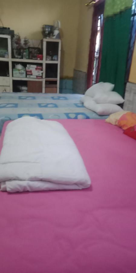 Agus Family Homestay ラブハン・バジョ エクステリア 写真