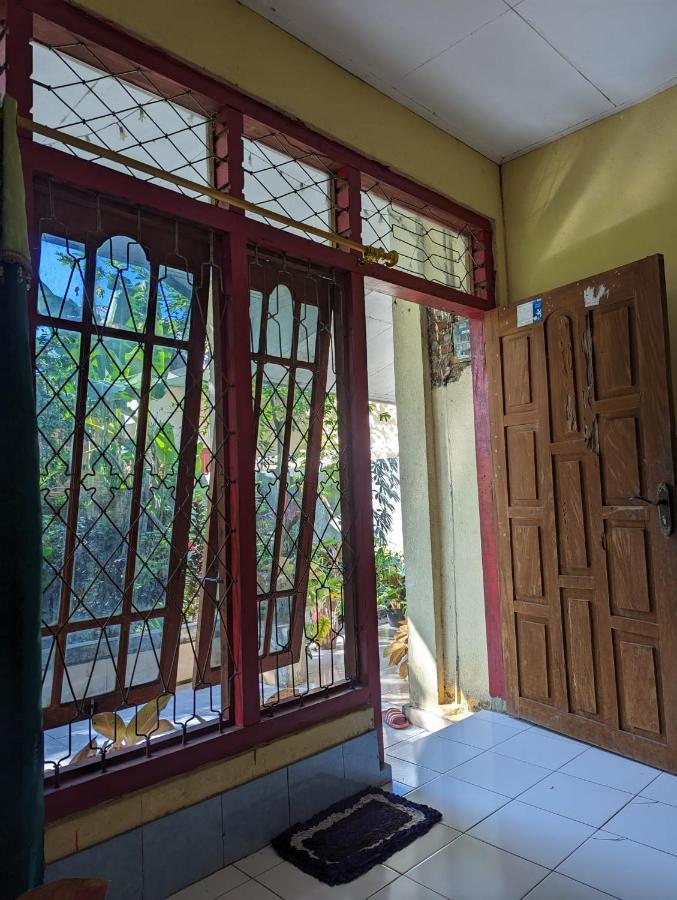 Agus Family Homestay ラブハン・バジョ エクステリア 写真